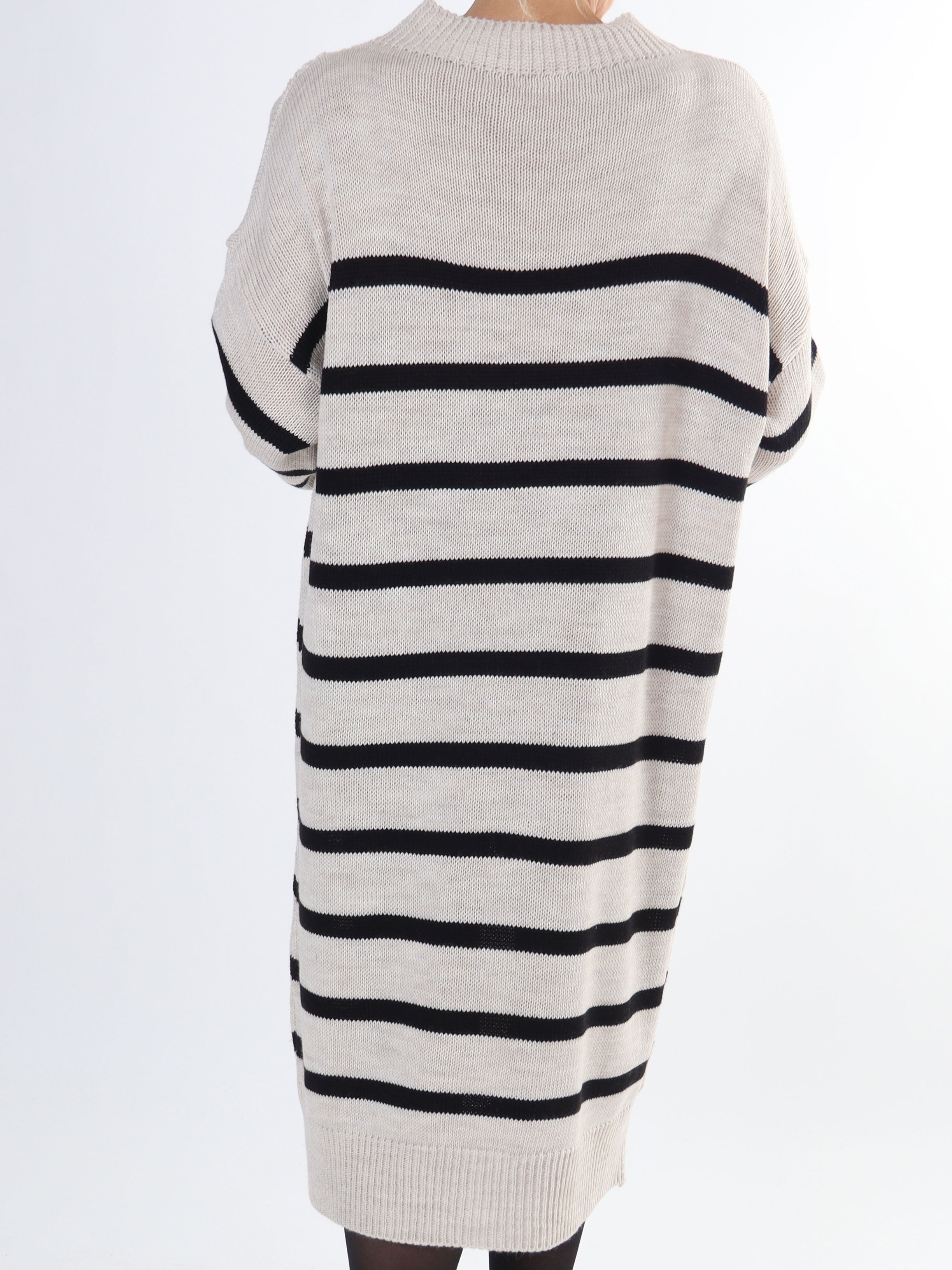 Ciara - Plus size strikkjole med striber